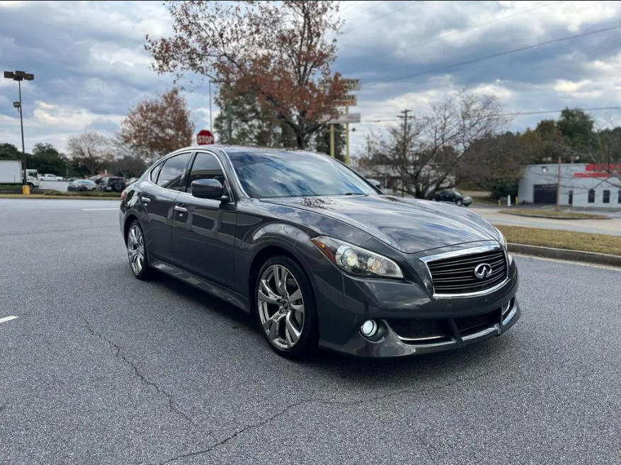 2011 Infiniti M56
