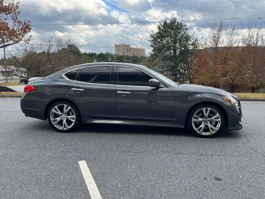 2011 Infiniti M56