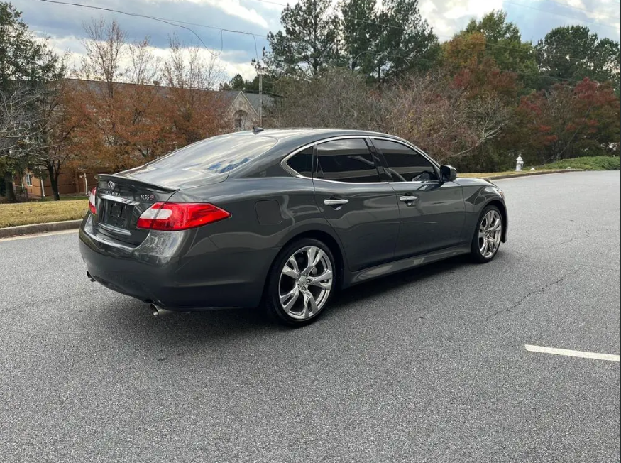 2011 Infiniti M56