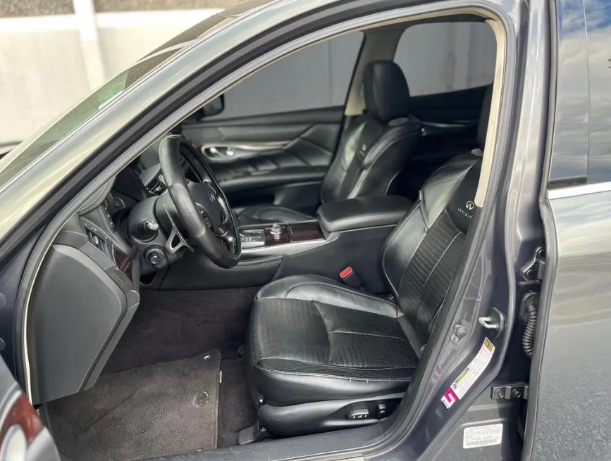 2011 Infiniti M56